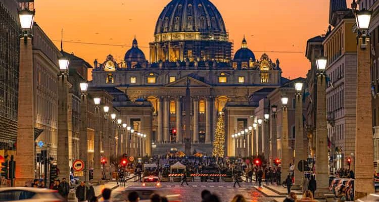 People walking to Vatican City